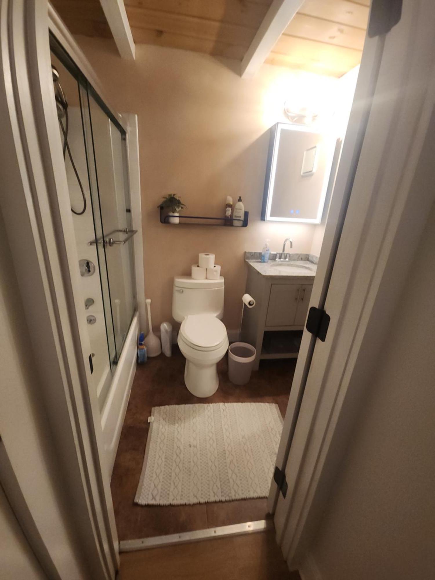 Cozy And Tranquil 1-Bedroom Condo With Wifi, Ac In Historic 塞伦 外观 照片