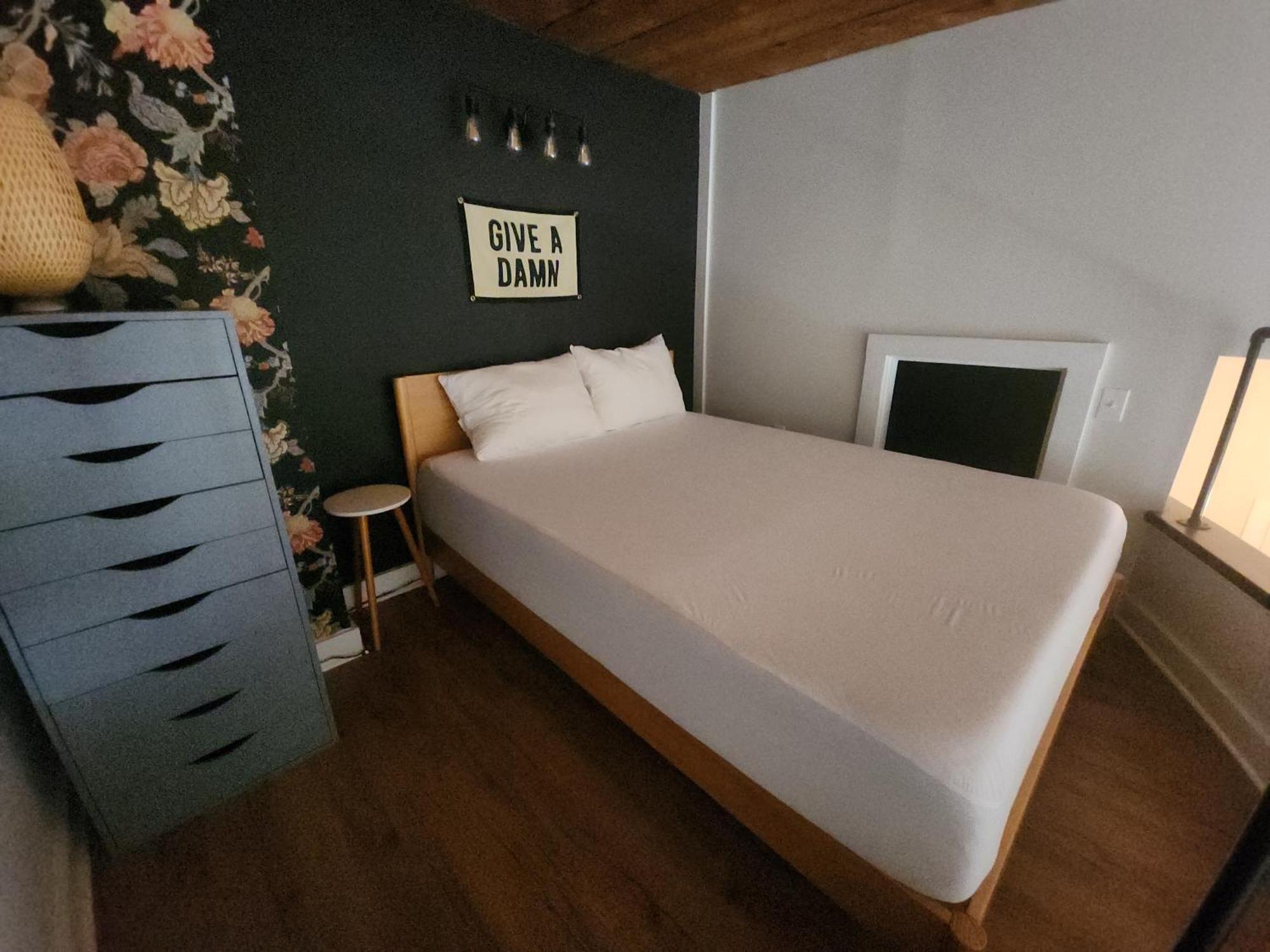Cozy And Tranquil 1-Bedroom Condo With Wifi, Ac In Historic 塞伦 外观 照片